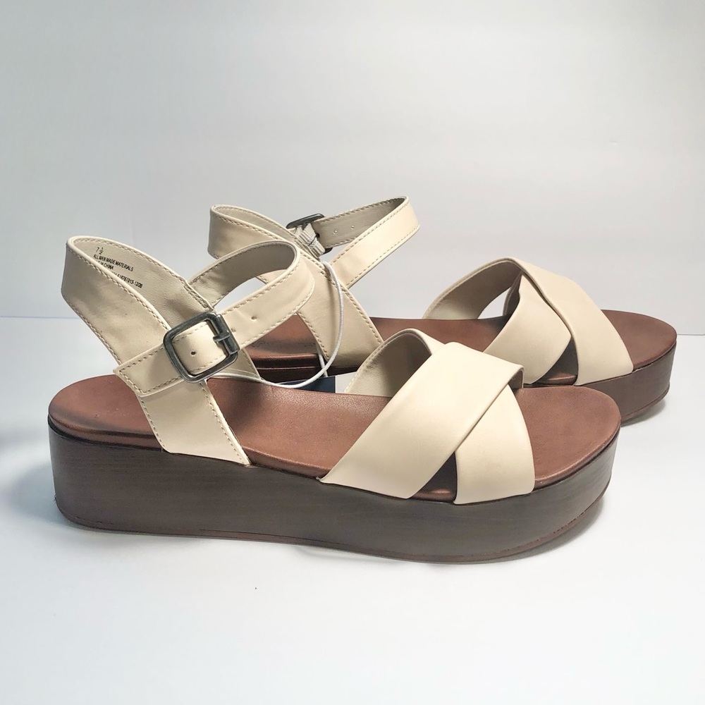 NWT Universal Threads Platform Sandals size 7.5